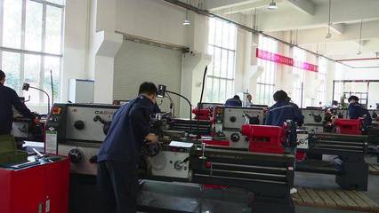 襄阳汽车职业技术学院谷城智能制造产业学院正式揭牌